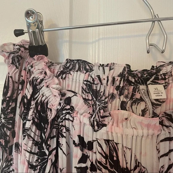 Flowy Off Shoulder Blouse - Picture 4 of 6